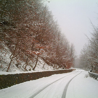 La neve imbianca i colli  dell’entroterra ligure