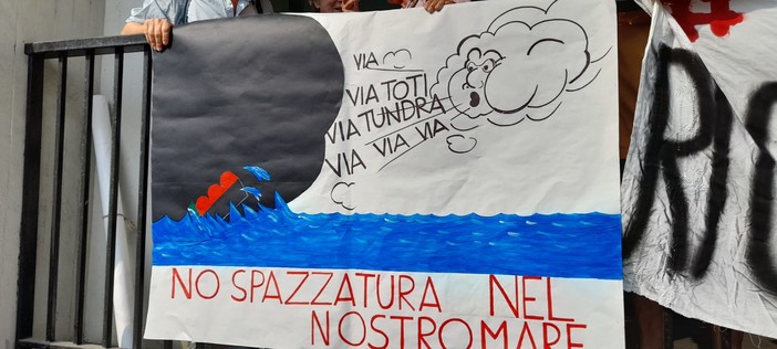 Sentenza Piombino, Rete No Rigass GNL: "Parere deterrente agli oppositori che lascia aperta la questione spostamento"