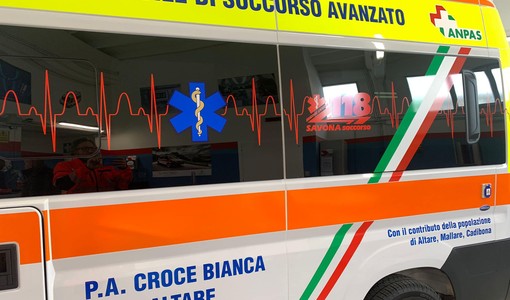 Incidente sulla Nazionale Piemonte, perde il controllo dell'auto e va a sbattere contro il guardrail