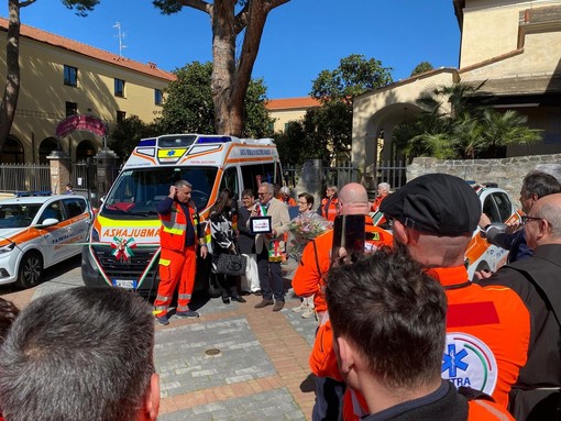 Da "Pietra su Pietra" alla realtà: inaugurata la nuova ambulanza di Pietra Soccorso