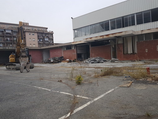 Albenga, sono iniziati i lavori di demolizione area Ex Ortofrutticola