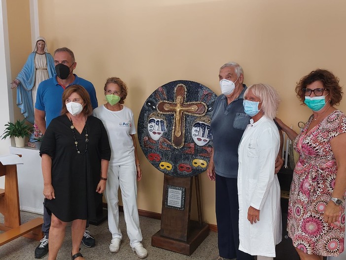 "Il simbolo della fede", nella cappella dell'ospedale S. Paolo inaugurata un'opera dedicata agli operatori sanitari (FOTO E VIDEO)