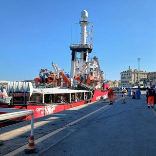 Open Arms, dopo lo sbarco a Savona la maggior parte degli 85 migranti trasferita in Piemonte e nelle altre province liguri Open Arms, dopo lo sbarco a Savona la maggior parte degli 85 migranti trasferita in Piemonte e nelle altre province liguri