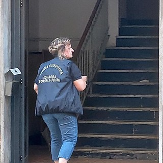 Tragedia a Savona, marito e moglie morti in via Niella: si indaga su omicidio-suicidio (FOTO)