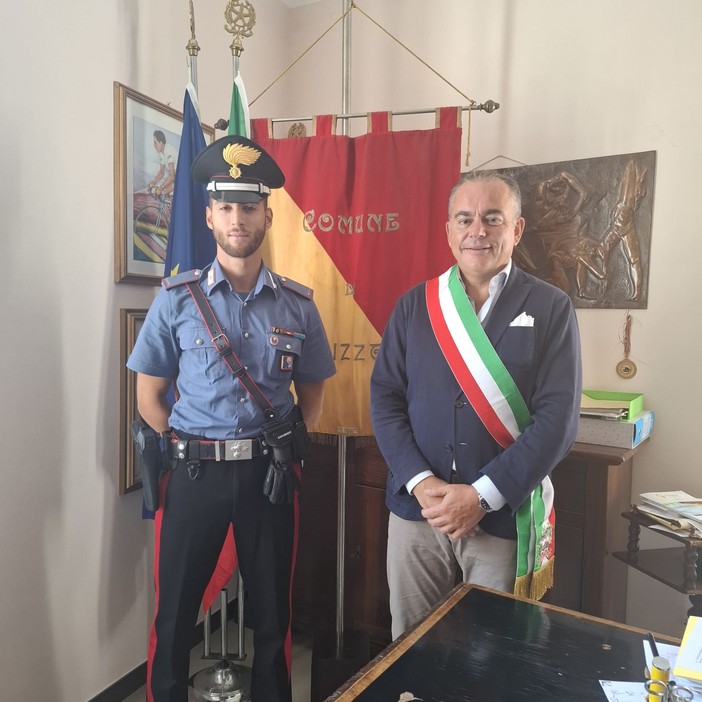 Il sindaco Olivieri riceve il maresciallo dei carabinieri Aniello Minetti, nuovo comandante della Stazione di Calizzano