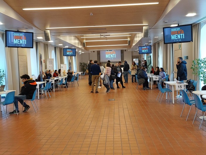 Scatta Orientamenti sul Priamar, 1000 posizioni aperte nel savonese: "Non esiste una situazione di difficoltà, il lavoro c'è" (FOTO e VIDEO) Scatta Orientamenti sul Priamar, 1000 posizioni aperte nel savonese: "Non esiste una situazione di difficoltà, il lavoro c'è" (FOTO e VIDEO)