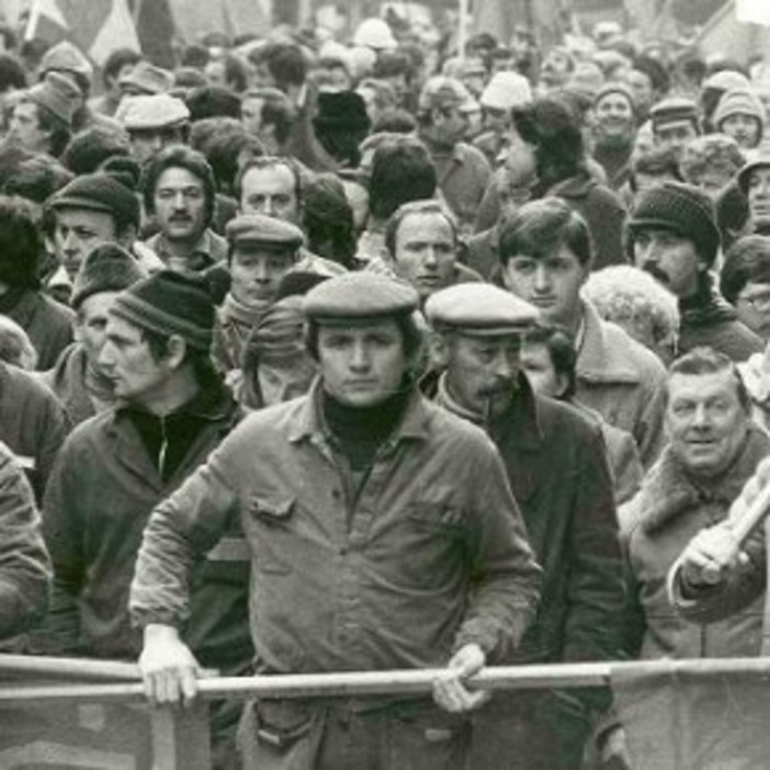 Lavoro, Fiom: operai puniti con cassa dopo sciopero Lavoro, Fiom: operai puniti con cassa dopo sciopero