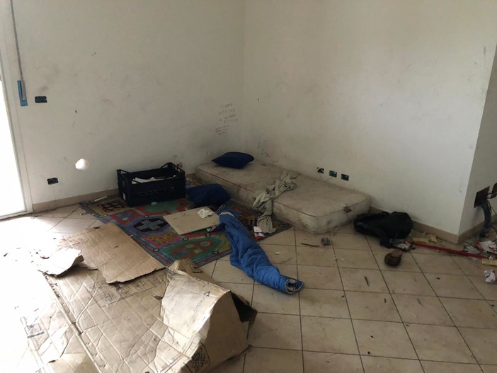 Albenga: tre persone deferite per occupazione abusiva di immobile Albenga: tre persone deferite per occupazione abusiva di immobile