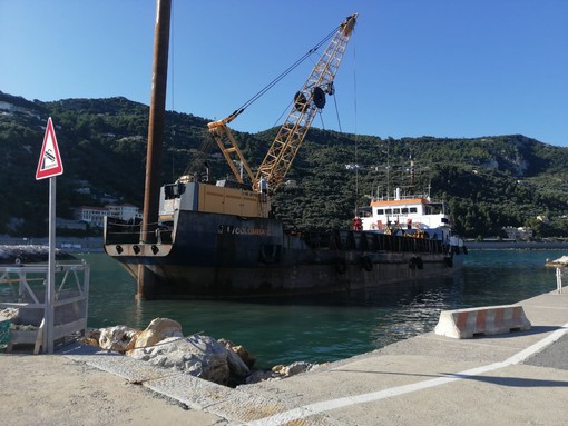 Varigotti, cominciato il ripascimento del litorale di ponente