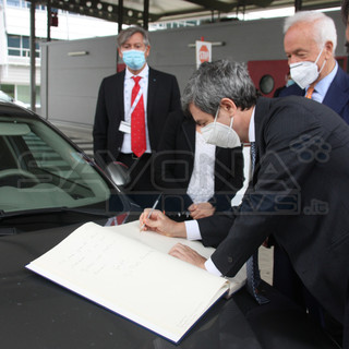 Piaggio Aero e crisi industriali, il ministro Orlando incontra i sindacati: "Al lavoro con il Mise per risposte rapide" (FOTO e VIDEO)