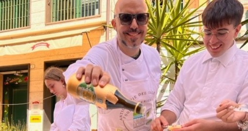 Laigueglia, Fiera di S. Matteo: Olio Raineri e Antiche Vie del Sale protagonisti del progetto “Le strade dei sapore e del sapere” Laigueglia, Fiera di S. Matteo: Olio Raineri e Antiche Vie del Sale protagonisti del progetto “Le strade dei sapore e del sapere”