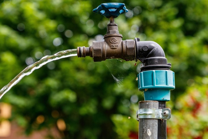 Ceriale, stretta sui consumi idrici: ordinanza anti-spreco, stop all'acqua potabile per usi non essenziali Ceriale, stretta sui consumi idrici: ordinanza anti-spreco, stop all'acqua potabile per usi non essenziali