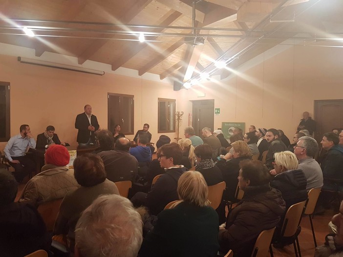 Ortovero insorge contro i profughi, il sindaco non si dimette e annuncia: "Risolveremo il problema"