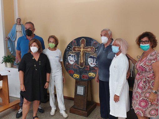 "Il simbolo della fede", nella cappella dell'ospedale S. Paolo inaugurata un'opera dedicata agli operatori sanitari (FOTO E VIDEO) "Il simbolo della fede", nella cappella dell'ospedale S. Paolo inaugurata un'opera dedicata agli operatori sanitari (FOTO E VIDEO)