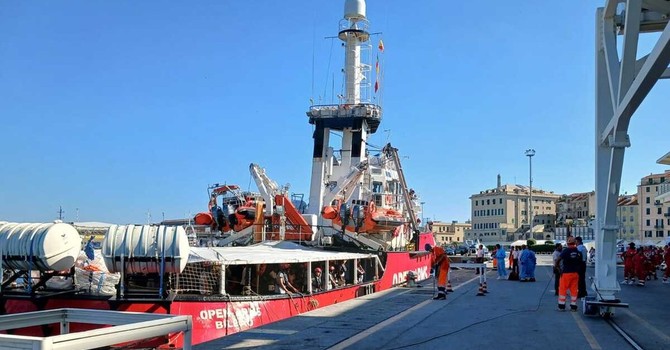 Open Arms, dopo lo sbarco a Savona la maggior parte degli 85 migranti trasferita in Piemonte e nelle altre province liguri Open Arms, dopo lo sbarco a Savona la maggior parte degli 85 migranti trasferita in Piemonte e nelle altre province liguri