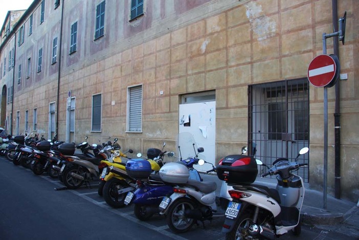 Caso profughi ad Albenga: Sindaco Guarnieri contro Claudio Burlando "La cittadinanza intera occuperà la struttura dell'ex Ospedale"