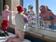 Il Covid non ferma le visite dei supereroi dei bimbi al Gaslini: dal cielo piovono motociclisti e Spiderman (FOTO e VIDEO)