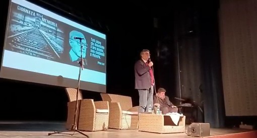 L’onorevole Fiano all’Ambra di Albenga parla di Memoria ai giovani alunni delle scuole