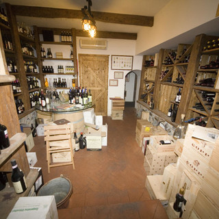 L'Osteria Scola di Castelbianco si racconta, tra vino e passione