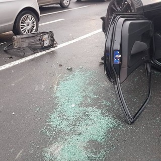 Auto ribaltata in viale Pontelungo ad Albenga (FOTO E VIDEO)
