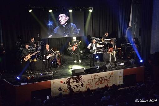 Albenga, un successo il primo appuntamento di "Ottobre De André" (FOTO)