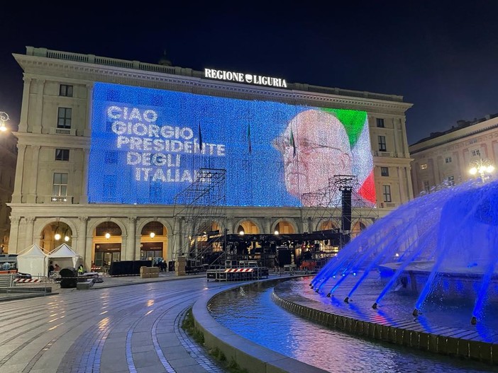 Morte Napolitano, l'omaggio sul maxischermo della Regione (FOTO) Morte Napolitano, l'omaggio sul maxischermo della Regione (FOTO)