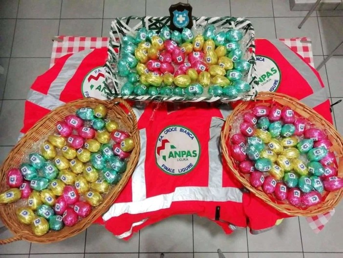Ovetti di cioccolato per sostenere la Croce Bianca di Finalmarina Ovetti di cioccolato per sostenere la Croce Bianca di Finalmarina