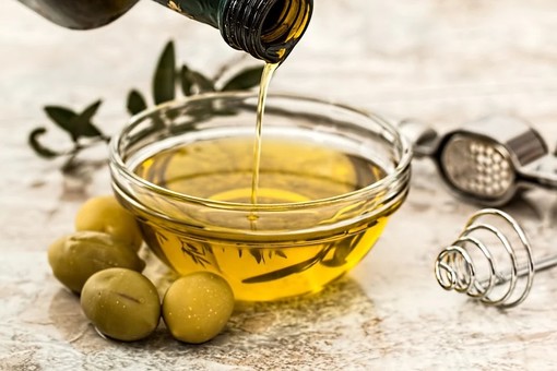 L'olio ligure sempre più apprezzato: export +29%. Coldiretti: "Nella nostra regione alcune tra le etichette più note"