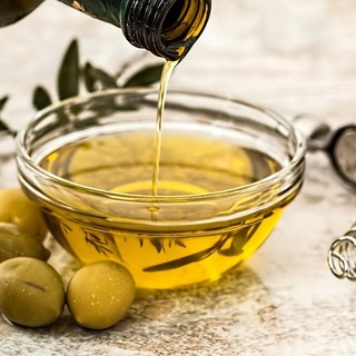 L'olio ligure sempre più apprezzato: export +29%. Coldiretti: "Nella nostra regione alcune tra le etichette più note"