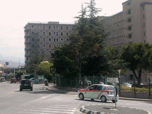 Savona, scontro tra auto e moto in via Nizza