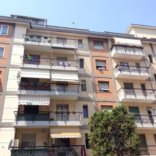 Padre ucciso dal figlio in via Luigi Sambolino a Savona, l'esame autoptico conferma la morte per coltellate