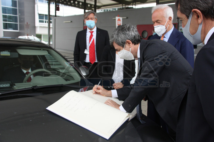 Piaggio Aero e crisi industriali, il ministro Orlando incontra i sindacati: "Al lavoro con il Mise per risposte rapide" (FOTO e VIDEO)