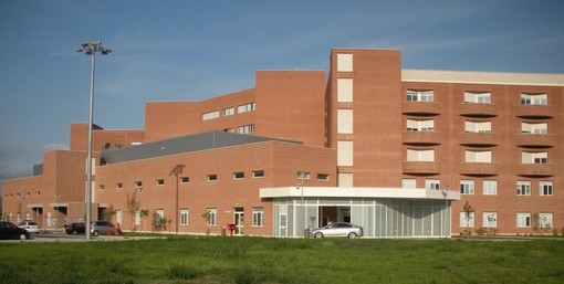 Il Rotary dona 1000 calzari protettivi all'ospedale di Albenga