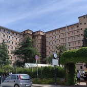 Carichi di lavoro eccessivi, i lavoratori Coop Service incrociano le braccia davanti all'ospedale San Paolo Carichi di lavoro eccessivi, i lavoratori Coop Service incrociano le braccia davanti all'ospedale San Paolo