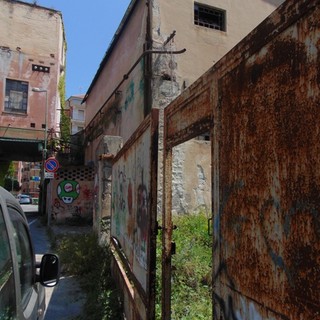 Strutture fatiscenti: sopralluogo dell'Anpana all'ex oleificio Roveraro e ad un ex carrozzeria dismessa a Borghetto