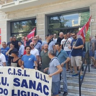 Anche i lavoratori della Sanac di Vado Ligure a Roma per lo sciopero del personale di Arcelor Mittal Anche i lavoratori della Sanac di Vado Ligure a Roma per lo sciopero del personale di Arcelor Mittal
