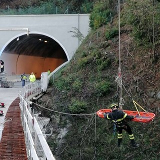 Muore cadendo da un viadotto sull'A6: la Procura apre un fascicolo per omicidio colposo a carico di ignoti Muore cadendo da un viadotto sull'A6: la Procura apre un fascicolo per omicidio colposo a carico di ignoti