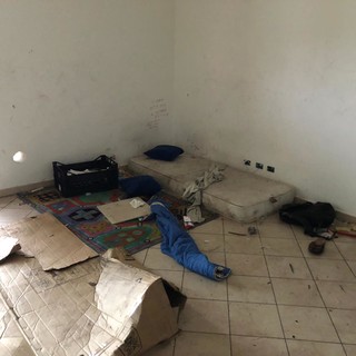 Albenga: tre persone deferite per occupazione abusiva di immobile