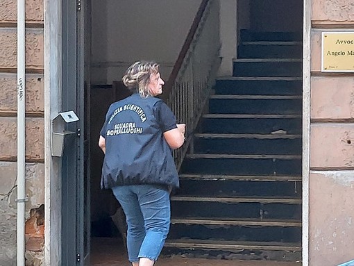 Tragedia a Savona, marito e moglie morti in via Niella: si indaga su omicidio-suicidio (FOTO) Tragedia a Savona, marito e moglie morti in via Niella: si indaga su omicidio-suicidio (FOTO)