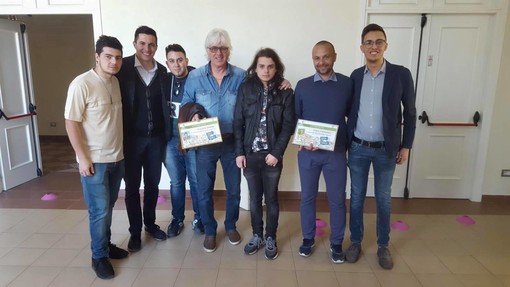 Cairo, un pomeriggio con le figurine al grido "celo, celo, manca": gli ex calciatori Claudio Onofri e Fabio Vignaroli ospiti dell'iniziativa Cairo, un pomeriggio con le figurine al grido "celo, celo, manca": gli ex calciatori Claudio Onofri e Fabio Vignaroli ospiti dell'iniziativa