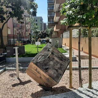 Albissola: "Racconti di Antiche Argille'', l'opera d'arte di Giacomo Lusso installata in viale Faraggiana (FOTO)