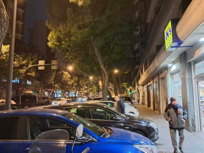 Savona, Oltreletimbro ancora senza luminarie natalizie e i commercianti non ci stanno: "Ci siamo stufati, chiederemo il rimborso" Savona, Oltreletimbro ancora senza luminarie natalizie e i commercianti non ci stanno: "Ci siamo stufati, chiederemo il rimborso"