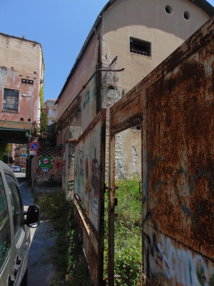 Strutture fatiscenti: sopralluogo dell'Anpana all'ex oleificio Roveraro e ad un ex carrozzeria dismessa a Borghetto