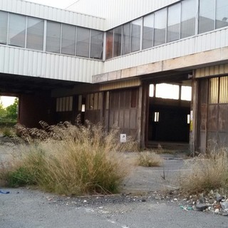 Albenga, al via i lavori di demolizione dell'ex ortofrutticola