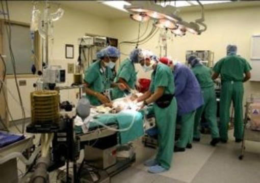 Pietra: esperti chirurghi al Master Class del Santa Corona Pietra: esperti chirurghi al Master Class del Santa Corona