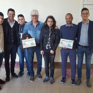 Cairo, un pomeriggio con le figurine al grido "celo, celo, manca": gli ex calciatori Claudio Onofri e Fabio Vignaroli ospiti dell'iniziativa