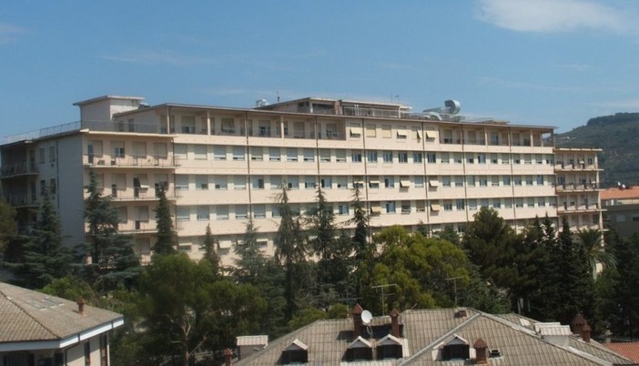 Nordafricano sputa contro sanitari e carabinieri al pronto soccorso di Imperia, Piana: "E' ora di dire basta al buonismo" Nordafricano sputa contro sanitari e carabinieri al pronto soccorso di Imperia, Piana: "E' ora di dire basta al buonismo"