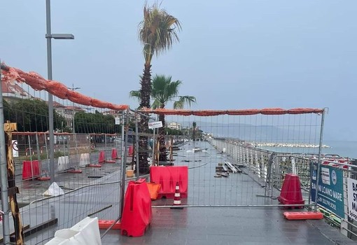 Passeggiata a ponente di Loano, il Comune punta il dito sull'impresa: "Gli stiamo dietro da due anni"