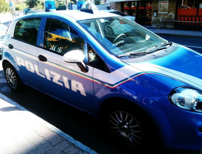 Furti nei centri commerciali: due arresti della polizia a Savona
