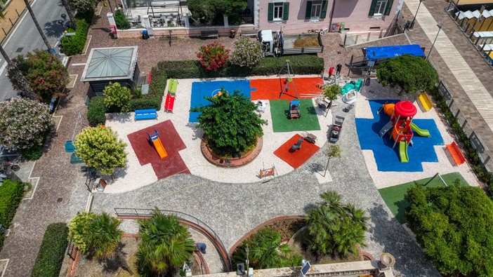 Spotorno, nuova vita per il parco di Villa Albini: terminati i lavori per l'area giochi Spotorno, nuova vita per il parco di Villa Albini: terminati i lavori per l'area giochi